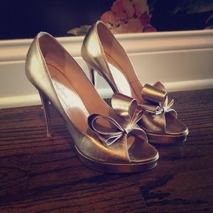 Size 37 1/2 Valentino Classic Bow Peep Toe Heels